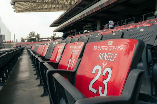 Quels exercices de musculation sont recommandés pour renforcer les abdominaux chez les pratiquants de sports acrobatiques?